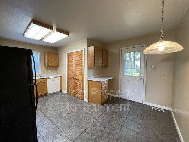 Foto del edificio - 2428 Tyler Ave