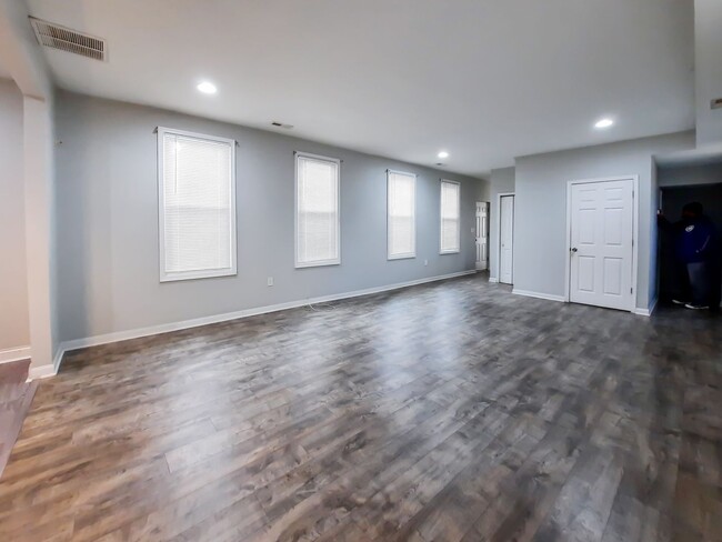 Building Photo - Upgraded 4BR/2.5BA SFH with 1st fl BR. Nea...