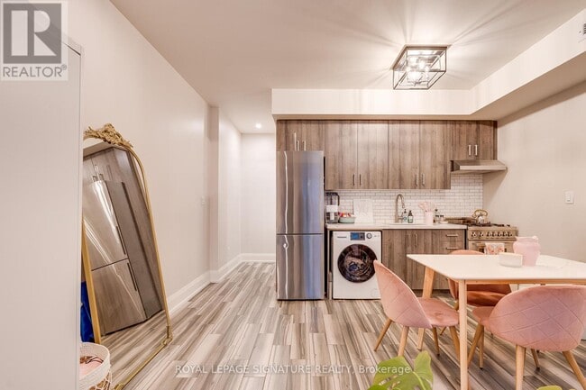 Building Photo - 398 Westmoreland Ave N