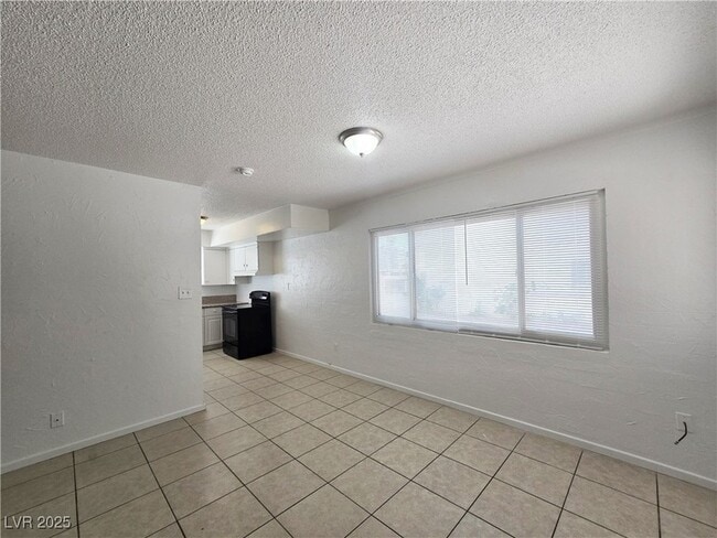 Building Photo - 1904 Rexford Dr