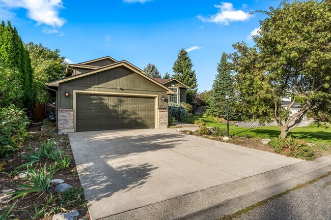 Foto del edificio - Beautifully done 3 bed 3 bath home in Greenacres/liberty lake area