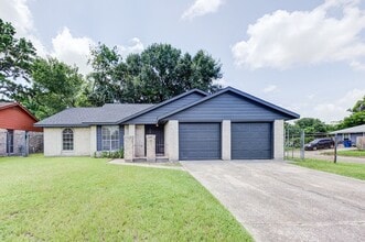 Building Photo - 2035 Deerhurst Ln