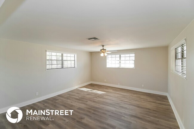 Foto del edificio - 6528 Blackwood Dr