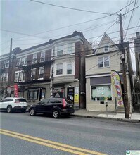 Building Photo - 716 E 4th St