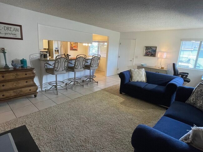 Foto del edificio - 5908 Stockdale Hwy