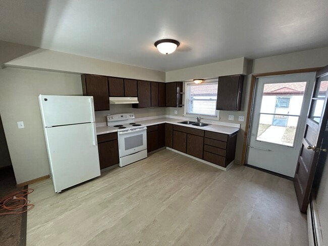 Building Photo - 400 Rainbow Dr
