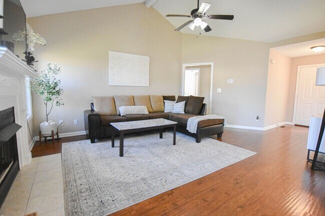 Foto del edificio - Pet Friendly Three Bedroom with Bonus!