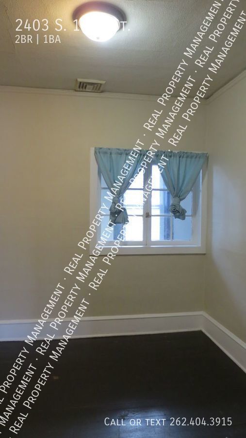 Building Photo - 2 Bedroom upper