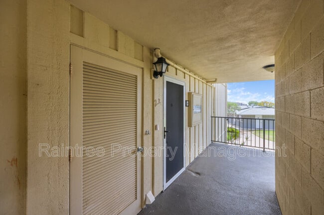 Building Photo - 620 W Solana Cir