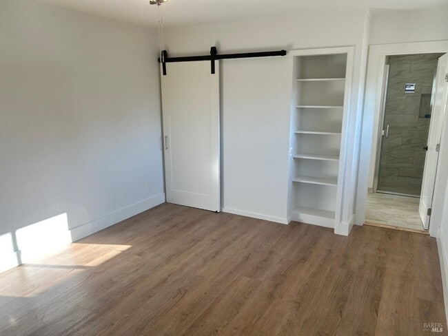 Foto del edificio - 1989 CA-1