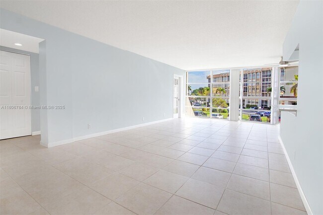 Foto del edificio - 601 Three Islands Boulevard