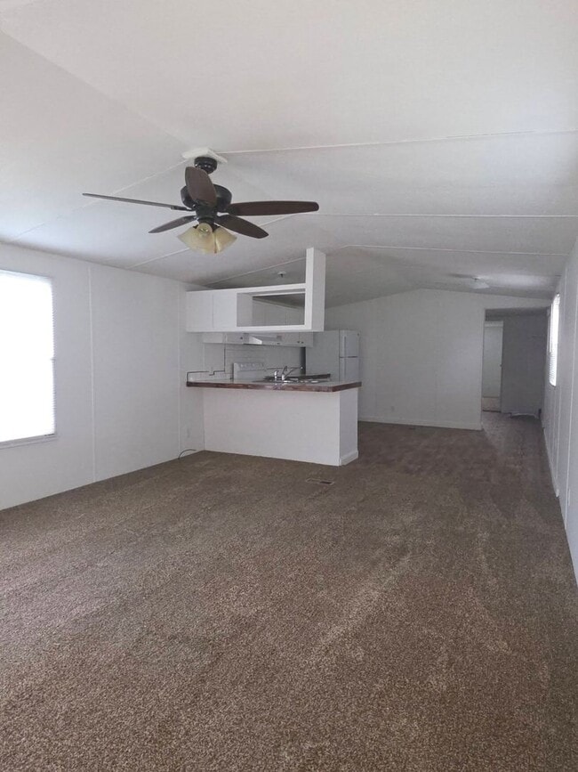 Building Photo - Ready to Move in