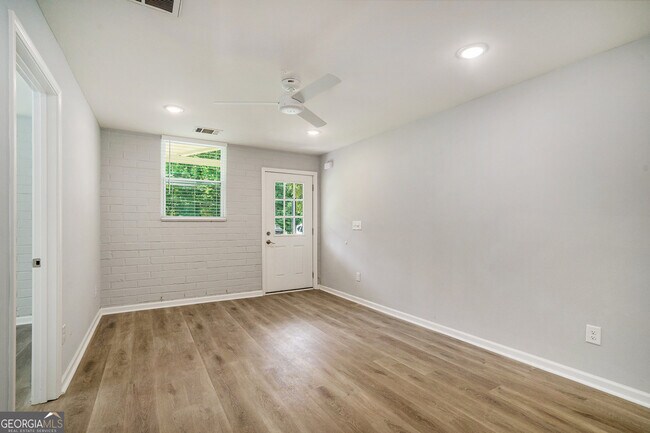 Foto del edificio - 571 Eva Kennedy Rd