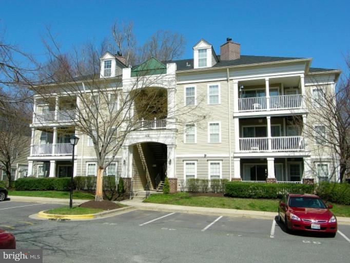 Apartment Building - 13101 Millhaven Plz