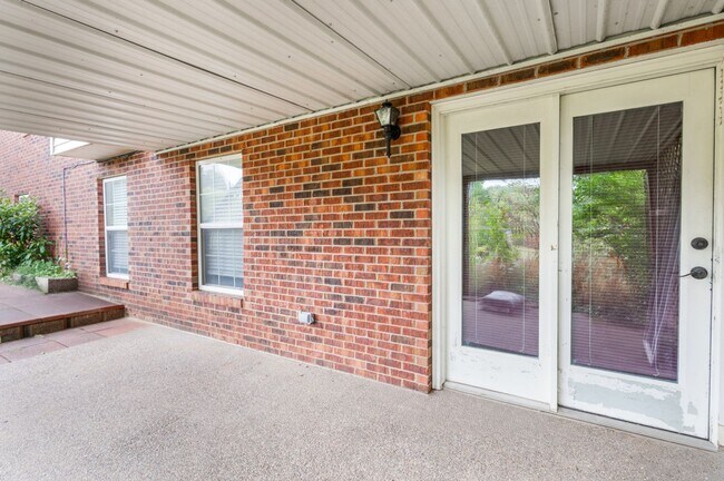 Foto del edificio - 107 Deerfield Hills Rd