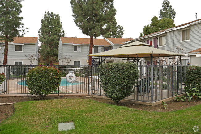 Boulder Court Apartments - Heather Court Apartments