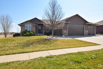 Building Photo - 2204 S Silverthorne Ave