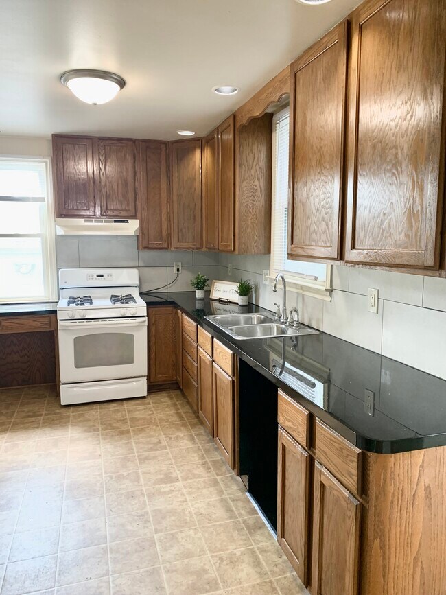 607 11th St, Port Huron, MI 48060 Townhome Rentals in Port Huron MI