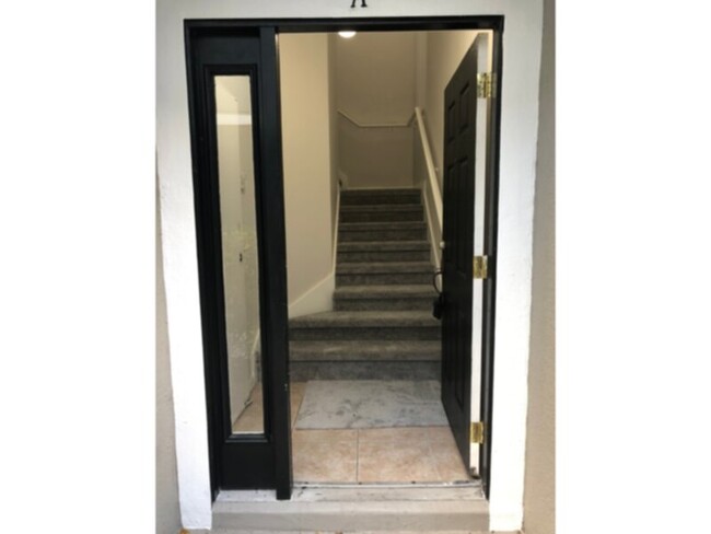 Building Photo - 2 bed 2 bath condo w 1 car garage