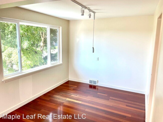Building Photo - 3 br, 2 bath House - 4304 NE 70th Street