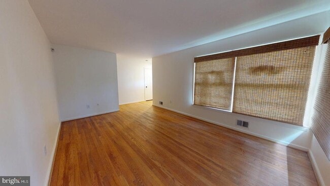Foto del edificio - 6415 Potomac Ave