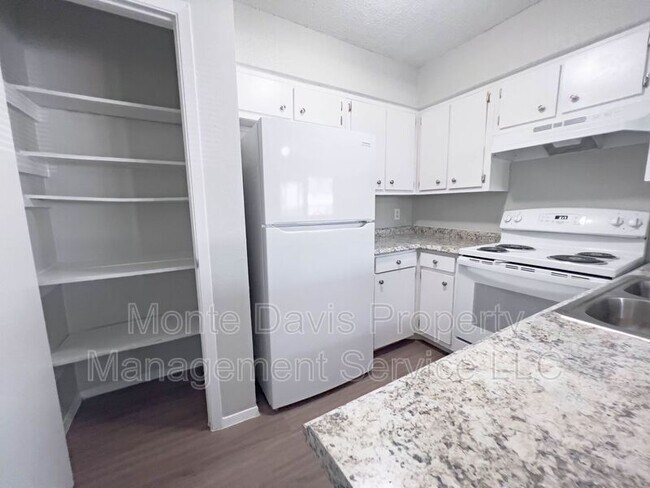 Building Photo - 8907 Parkfield Dr