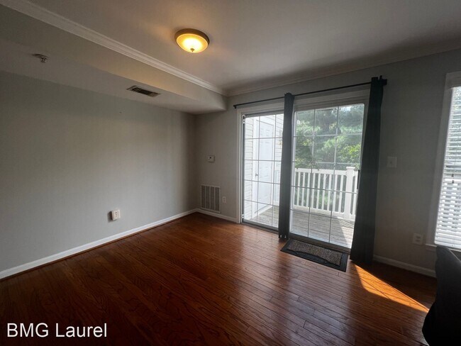 Building Photo - 2 br, 2.5 bath House - 1083 Hillside Lake Ter