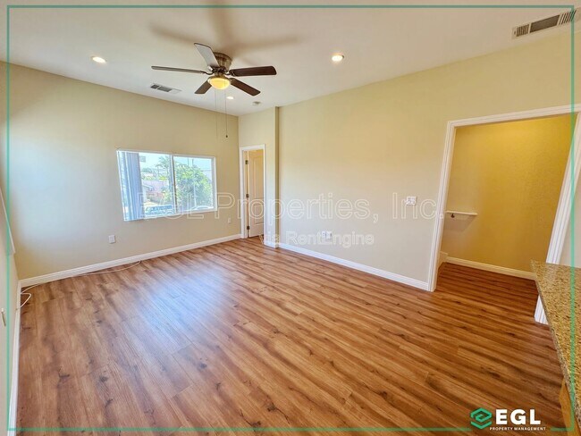 Foto del edificio - 4501 1/2 S Gramercy Pl