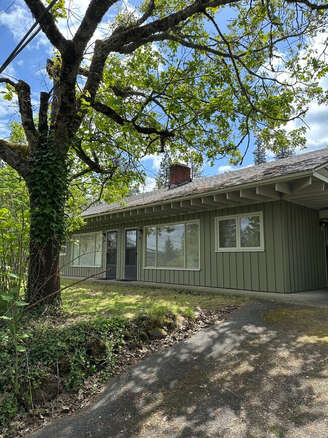 Exterior - 20 W 35th Ave