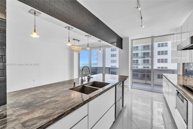 Building Photo - 9559 Collins Ave