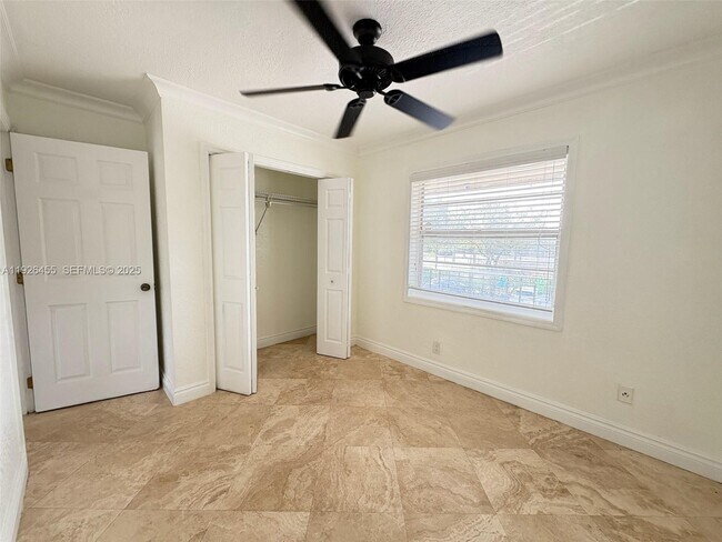 Foto del edificio - 422 Lakeside Dr