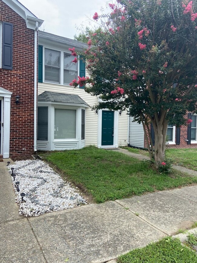 Building Photo - York County Townhouse Rental