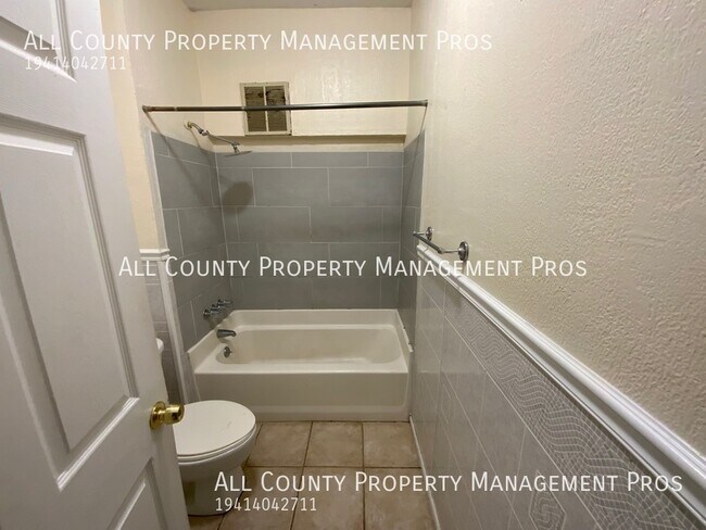 Building Photo - Gillespie Park/1920's Bungalow Home/GREAT ...