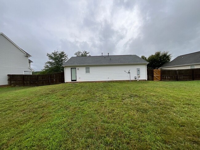 Building Photo - 3020 Quail Oak Dr