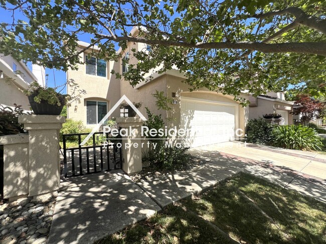 Foto del edificio - Spacious 4bd/3ba Elk Grove Home!