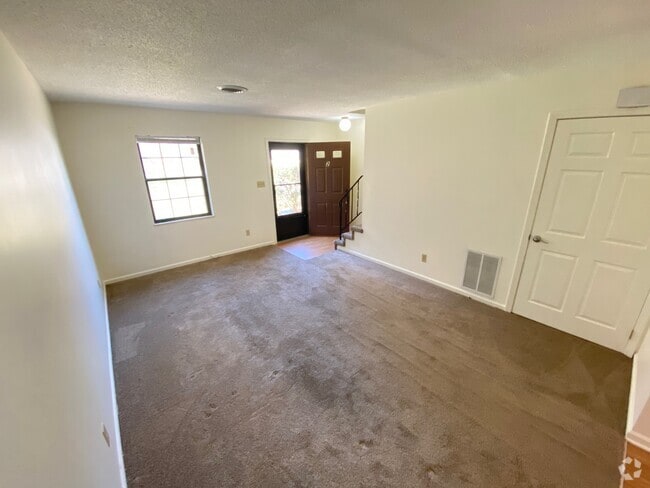 Building Photo - 215 Gum Hollow Rd
