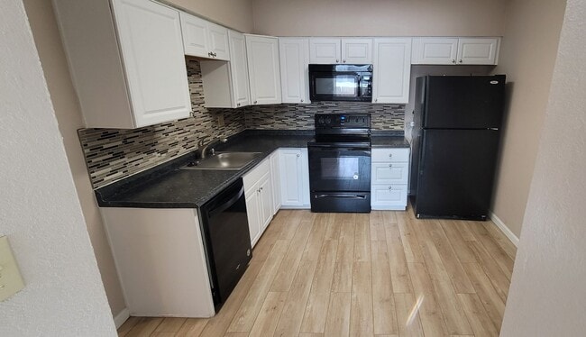 Building Photo - $1207 | 1BR/1BA | Cute Condo in a Fourplex...