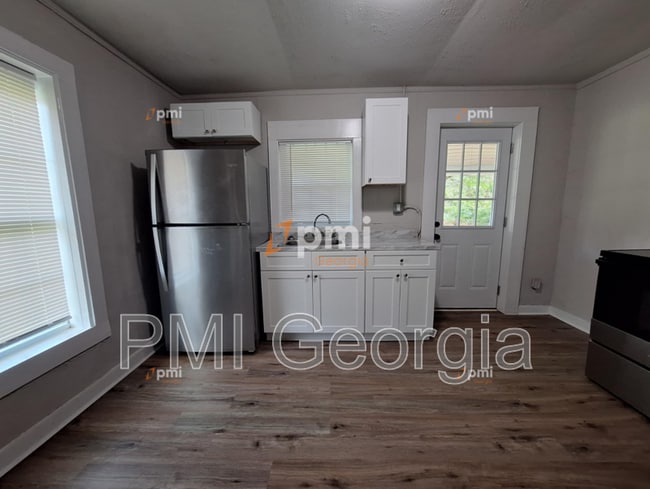 Foto del edificio - 130 Irwin St