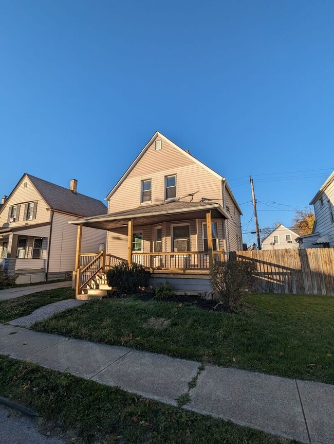 Building Photo - Charming 3-Bedroom Property in Prime Locat...