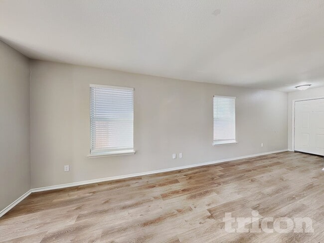 Foto del edificio - 2726 Candle Ridge Dr