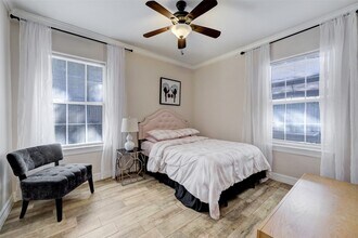 Building Photo - 9007 Beverly Hill St