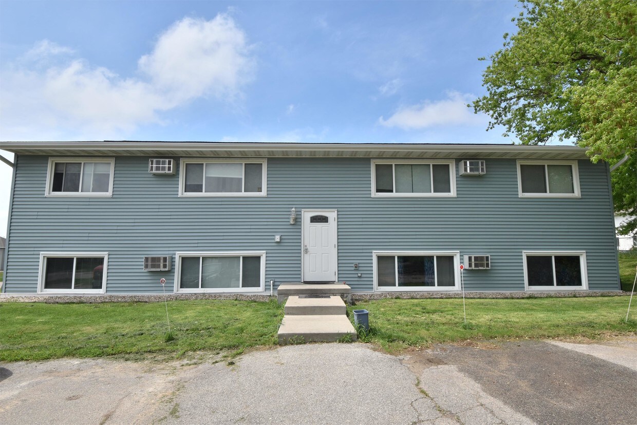 890 33rd Ave Unit B, Marion, IA 52302 Room for Rent in Marion, IA