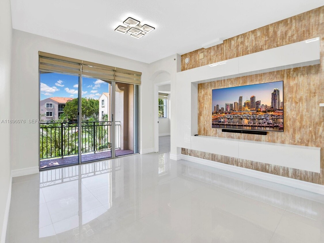 Foto principal - 6420 NW 114th Ave