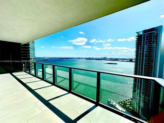 Foto del edificio - 650 NE 32nd St