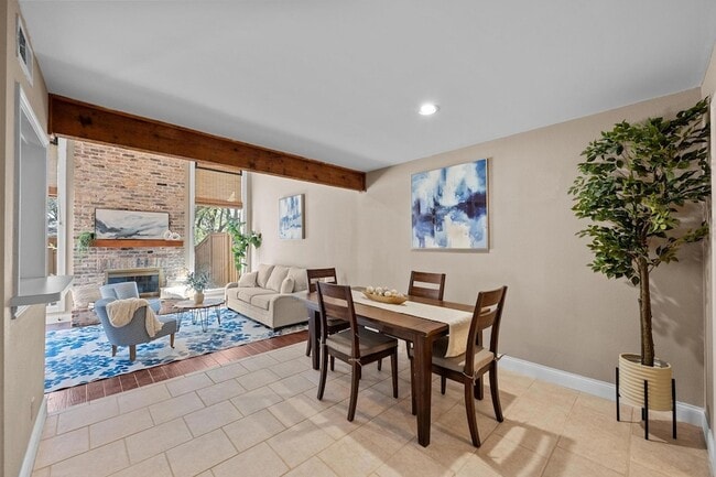 Building Photo - 8303 Summerwood Dr