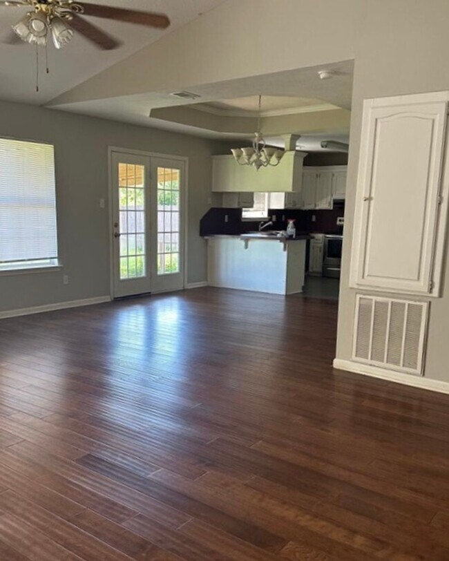 Foto del edificio - Spacious 3-Bedroom Home in the Heart of Cabot!