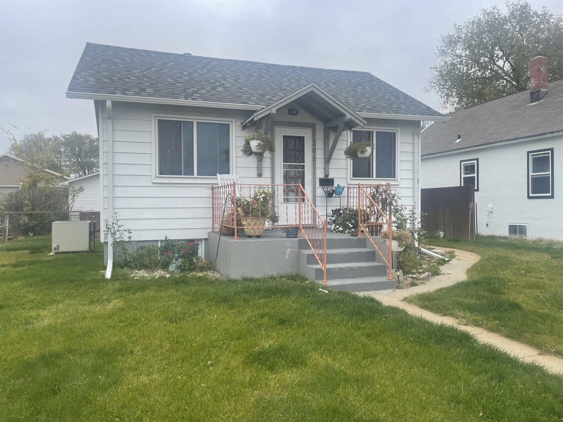 Primary Photo - 205 W 7th St