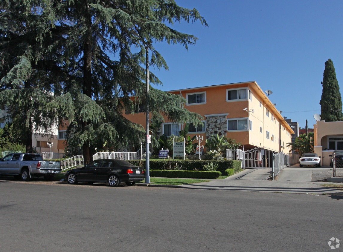 Foto principal - 5525 Carlton Way