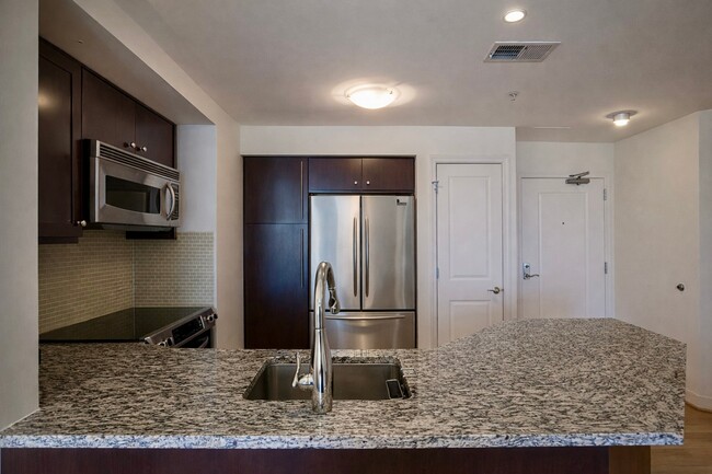 Building Photo - 675 S President St