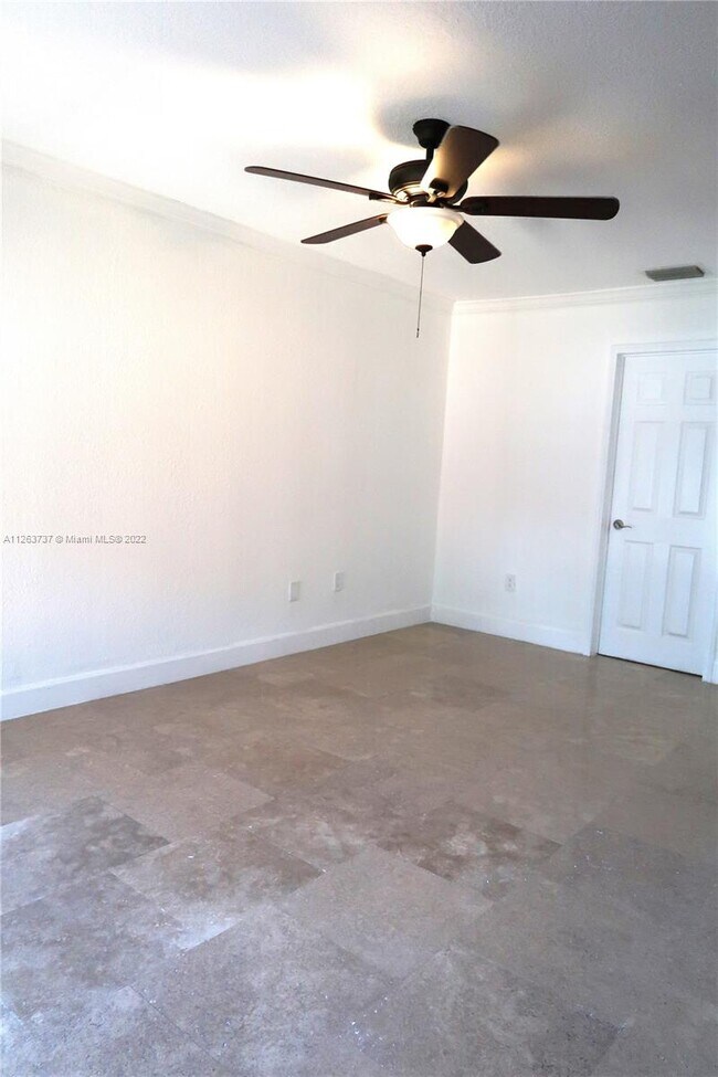 Foto del edificio - 240 SW 15th Rd